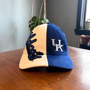 Vintage University of Kentucky Wildcats Embroidered Big Logo Blue White Hap Cap
